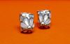Afbeeldingen van “Madeliefje” set van trapeziumvormig hangertje en  oorknopjes in sterling zilver en parelmoer