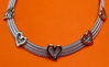 Afbeeldingen van “Herringbone hart” ketting volledig in Italiaans sterling zilver, platte herringbone versierd met gepolijste hartjes