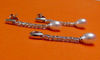 Afbeeldingen van “Pearl drop” set van hangertje en bengelende oorbellen in sterling zilver, een rij ronde kubiek zirkonia afgewerkt met één enkel zoetwaterparel