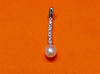 Afbeeldingen van “Pearl drop” set van hangertje en bengelende oorbellen in sterling zilver, een rij ronde kubiek zirkonia afgewerkt met één enkel zoetwaterparel