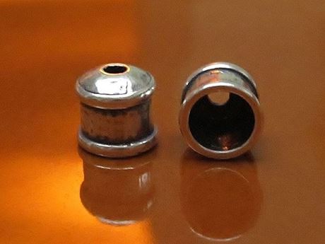 Image de 11.6x10.7 mm, embouts de cordon, trou 9 mm, JBB findings, étain martelé et argenté, 2 pièces
