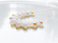 Image de 4x6 mm, perles de verre pressé tchèque, gouttes, blanc opale, translucide, AB