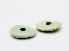Image de 16x13 mm, perles disques cornflakes en céramique grecque, vert thé, mat, 12 pièces