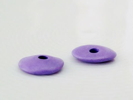 Image de 16x13 mm, perles disques cornflakes en céramique grecque, violet lilas, mat, 12 pièces