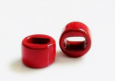 Image de 18x18x10 mm, anneau-passant en céramique grecque, émail rouge vermillon