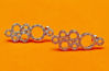 Afbeeldingen van “Zirkonia bubbels” oorbellen in sterling zilver, een cluster van zeven cirkels ingelegd met ronde kubiek zirkonia 
