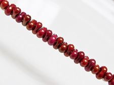 Image de 2x4 mm, perles rocaille japonaises en forme d'arachide, opaque, rouge terre cuite antique