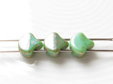 Picture of 7.5x7.5 mm, fan-shaped beads, Ginkgo leaf, Czech glass, 2 holes, opaque, turquoise green, Rembrandt finishing